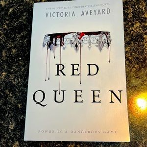 Red Queen paperback novel by Victoria Aveyard